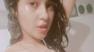 Gadis India Basah Kuyup Bugil Selfie Di Kamar Mandi Bocor
