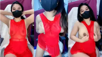 Live Tanpa Dalaman, Aoraa Tampil Menggoda