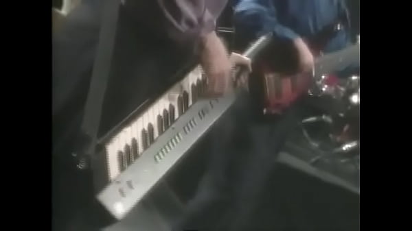 Dua Penari Jazz Yang Memanas, Bergoyang Liar Dan Menggoda