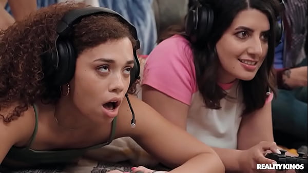 Mode Kerjasama: Petualangan Panas Untuk Gamer Cewek