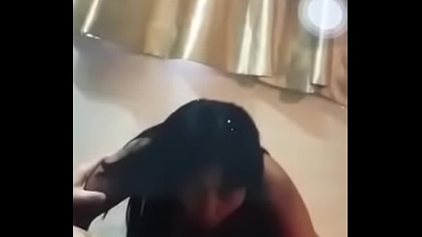 Tenggorokan Dalam Yang Mengisap Hingga Ke Akar