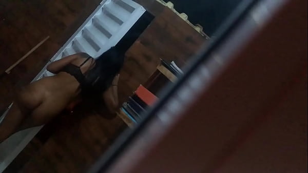 Novinha Pelada Recebendo O Entregador Com Tesão: Siga @annebruna22
