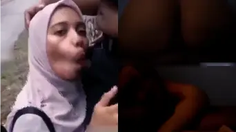 Gadis Berjilbab Mengulum Kontol Di Teras Kost Sambil Digoyang