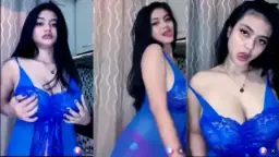 Joice Bergoyang Hot Dengan Lingerie Biru Yang Menggoda