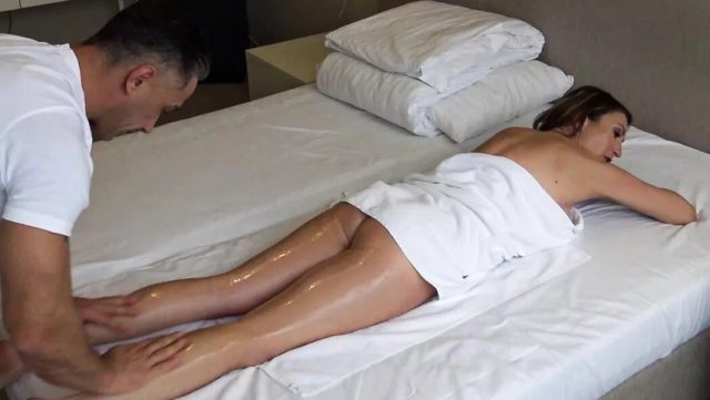Mugur Porn – Julia North, Milf Matang Yang Digoyang Pijat Hingga Anal Oleh Mugur