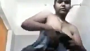 Tante Mandi Telanjang Di Kamar Mandi
