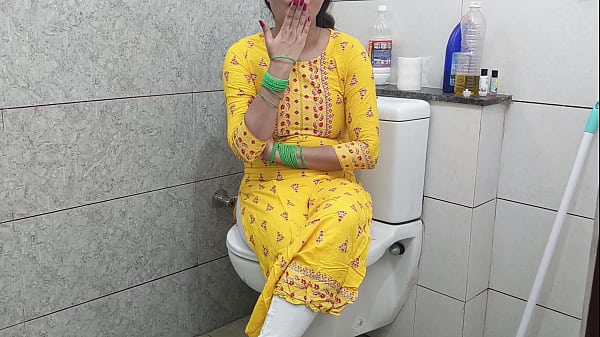 Ibu Tiri India Yang Nakal Menggoda Anak Tirinya Di Kamar Mandi Dengan Suara Mesra