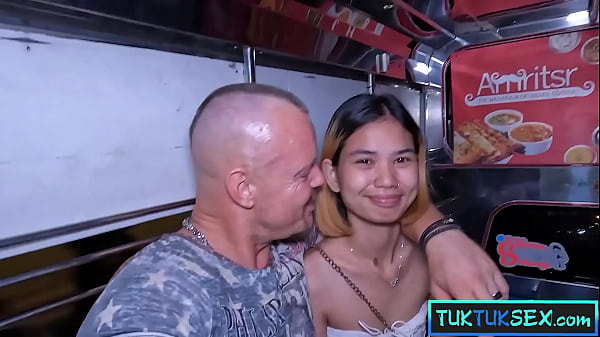 Gadis Thailand Mungil Dijemput Pakai Tuk Tuk Di Pattaya Untuk Main Ranjang