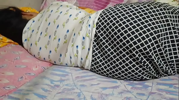 Istri Rumah Tangga India Nikmati Bercinta
