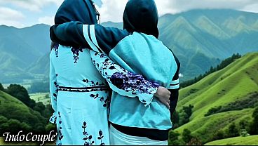 Istri Berjilbab Nakal Selingkuh Di Rumah Saat Suami Asyik Liburan Di Bali Dengan Pacar, Sampai Puas Menelan Cairan Lelaki Hidung Belang.