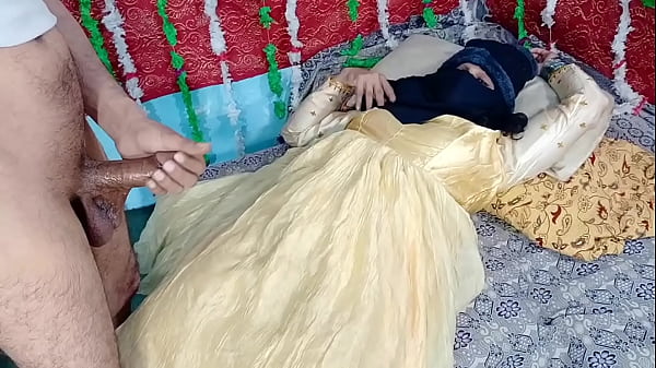 Gadis Desi Berbusana Kuning Digerayangi Naga India Sampai Meraung-raung Di Ranjang