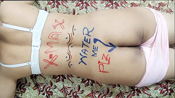 Pesta Tahun Baru Dan Natal, Dildo Menggila Di Pantat Besar Dan Memeknya Dengan Gaun Merah, Bra Putih, Dan Hijab Hitam