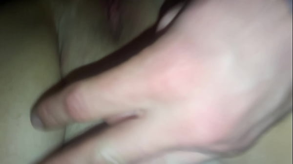 Penis Kerasku Menusuk Dalam-dalam Ke Liang Memek Istriku