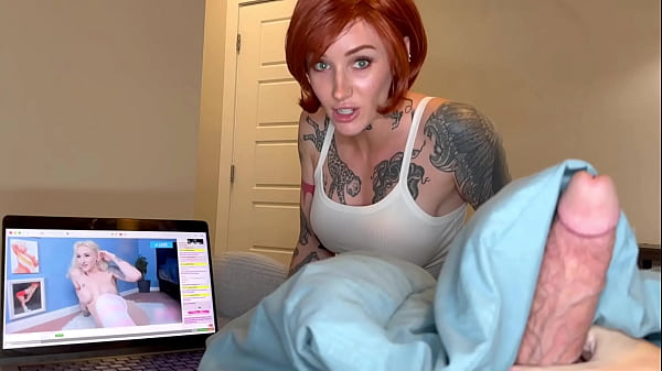 Ibu Tiri Menangkapmu Masturbasi Sambil Menatap Adik Tirimu Di Webcam