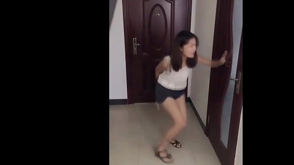 Gadis Tiongkok Sangat Ingin Kencing