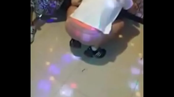 노래방에서 팬티 벗고 음란한 춤으로 관능을 자극하는 야한 영상
