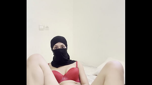 Gadis Arab Berhijab Nikab Menggoda Dirinya, Mainkan Memek, Gosok Klitoris, Fantasi Erotis Muslimah Sendirian