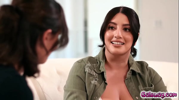 Sarah Arabik Nekat Bayar Kunjungan Ke Mantan Komandannya Casey Calvert, Sambil Mengaku Kalau Nafsu Dan Hasratnya Membara Untuk Sang Perwira Itu.