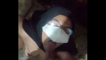 Gadis Indonesia Menggila Di Kamar Mandi, Meneguk Cairan Panas Tubuhnya Sendiri
