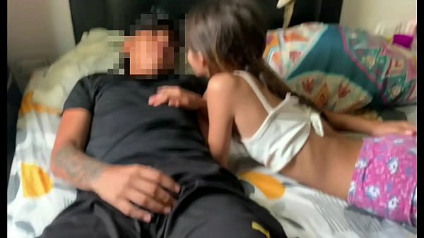 Hermanastra Menggoda Dan Menggila Dengan Hermanastro Saat Orang Tua Tak Ada Di Rumah – Kisah Panas Selengkapnya…