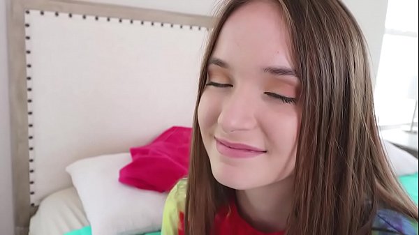 Gadis Brunet Manis (hazel Moore) Mengocok Kontol Gede Kakak Tirinya