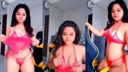 Tante Nadine Tobrut Live: Aduhai, Tubuh Dewasanya Menggoda!