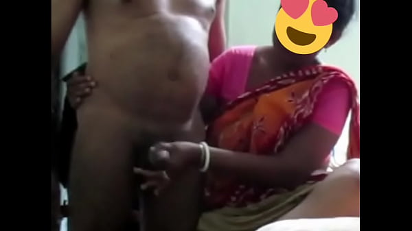 Tante Desi Bikin Crot Dengan Goyangan Tangan Yang Menggairahkan