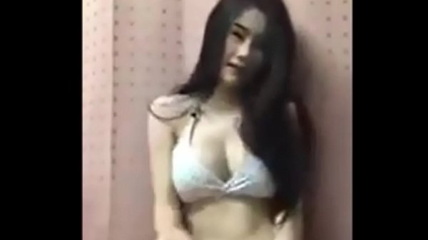 Gadis Asia Menggoda Di Live Stream Fb