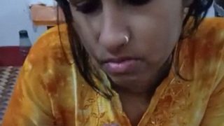Anak Pembantu Desi Yang Nakal Menghisap Kontol