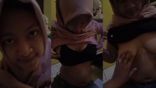 Bokep Indo Hijab Ngewe Kenceng Di Kost Sama Pacar Sambil Digrepein