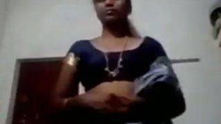 Saree Nyeker Tamil Maami Hot Banget, Crotnya Kebuka