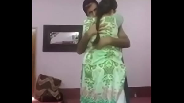 Pasangan Desi Bergumul Di Ranjang