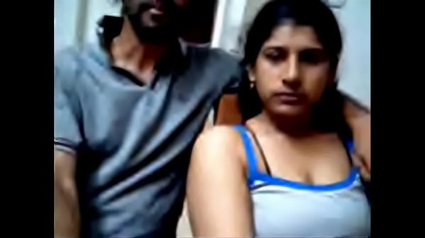 Desi Pasangan Lagi Asik Pamerin Tubuh Di Webcam