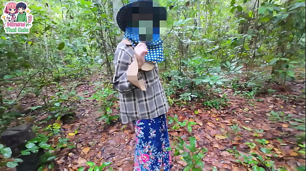 สาวไทยวัยใสเดินป่าหาเห็ด กลับโดนจับเย็ดหีจนร้องลั่น