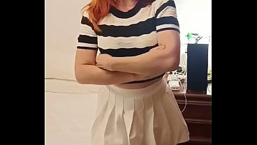 Ibu Yang Bergairah Memberikan Oral Yang Memuaskan Pada Teman Anak Tirinya Yang Suka Mengintip
