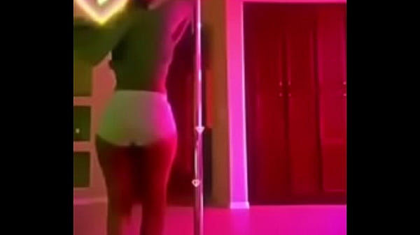 Desi Goyang Tiang, Goyang Bokong Bikin Mabuk Kepayang