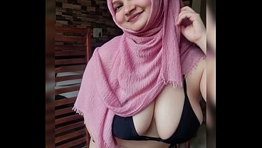 Twerk Montok Jilbabku Bikin Ngaceng