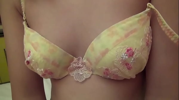 Goyangin Bokong Montok Sambil Ngeloyor Seksi, Bikin Ngiler Abis