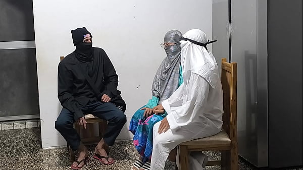 Pasangan Selingkuh Arab Minta Nasihat Ke Pendeta, Malah Berakhir Mesra Di Depannya! Adegan Panas Latin-arab.