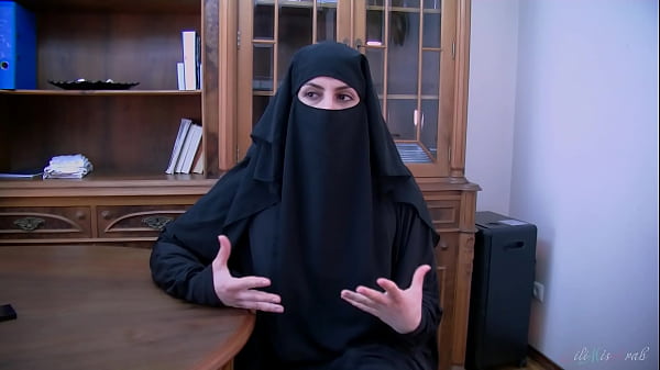 Kesepakatan Abad Ini Ditutup Dengan Cabulnya Pelacur Arab Berhijab – Lilimissarab