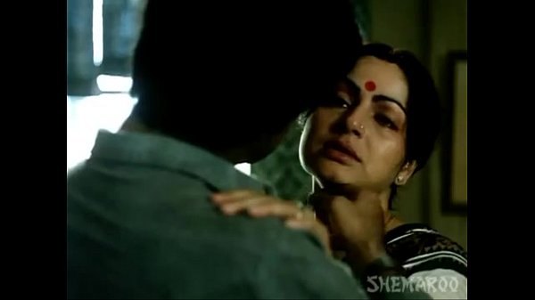Rakhee Lagi Panas-panasan Di Paroma – Film Hindi Jadul (360p)