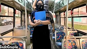 Istri Muslimah Dari Kampus Naik Bus Sendirian, Lalu Digituin Orang Asing Yang Iseng