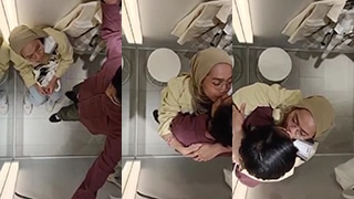 Cipok Hijab Basah Kencang Di Ruang Ganti, Nafsu Sama Pacar Makin Liar