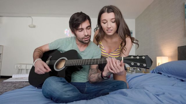Guru Gitar Paling Hot Yang Bikin Kamu Mau Belajar Terus