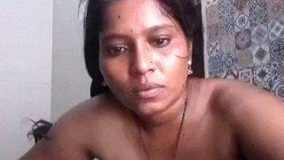 Mandi Pelayan Sendirian, Siap Basah Kuyup Penuh Gairah.