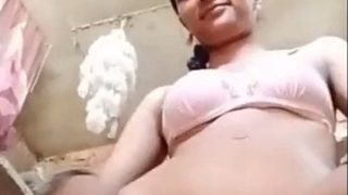 Tonton Video Seru Bhabhi Seksi Hot Abis