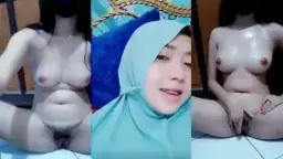 Ukhty Si Bebel Hijabnya Dibuka, Jari Mulusnya Mainin Memek Sampe Basah.