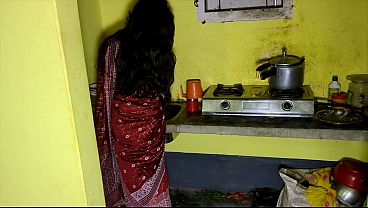 Devar Dapur Sendirian Liat Bhabhi, Langsung Colokin Lubangnya.