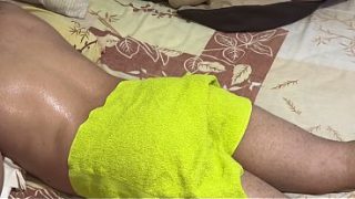 Ibu Mertua Montok Bantuin Mantu, Pijat Malah Jadi Ajang Saling Raba