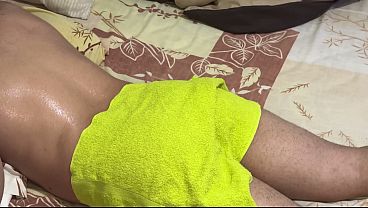 Ibu Mertua Montok Bantuin Mantu, Pijat Malah Jadi Ajang Saling Raba